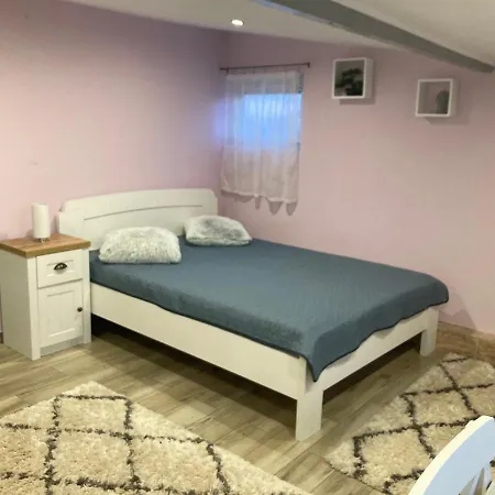 Golya-to Vendeghaz 3* Vajdácska